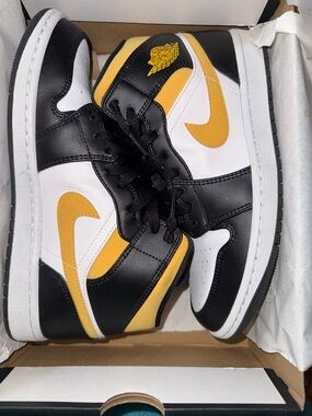Air Jordan 1 Mid
